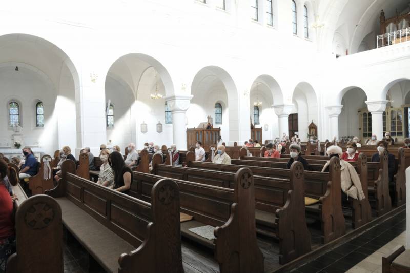 világméretű szentségimádás_Pius-templom (29).JPG